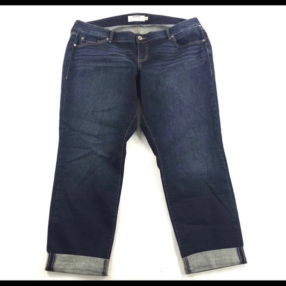 NWOT Torrid Dark Washed Cropped Jeans. Size 18 - Picture 1 of 5